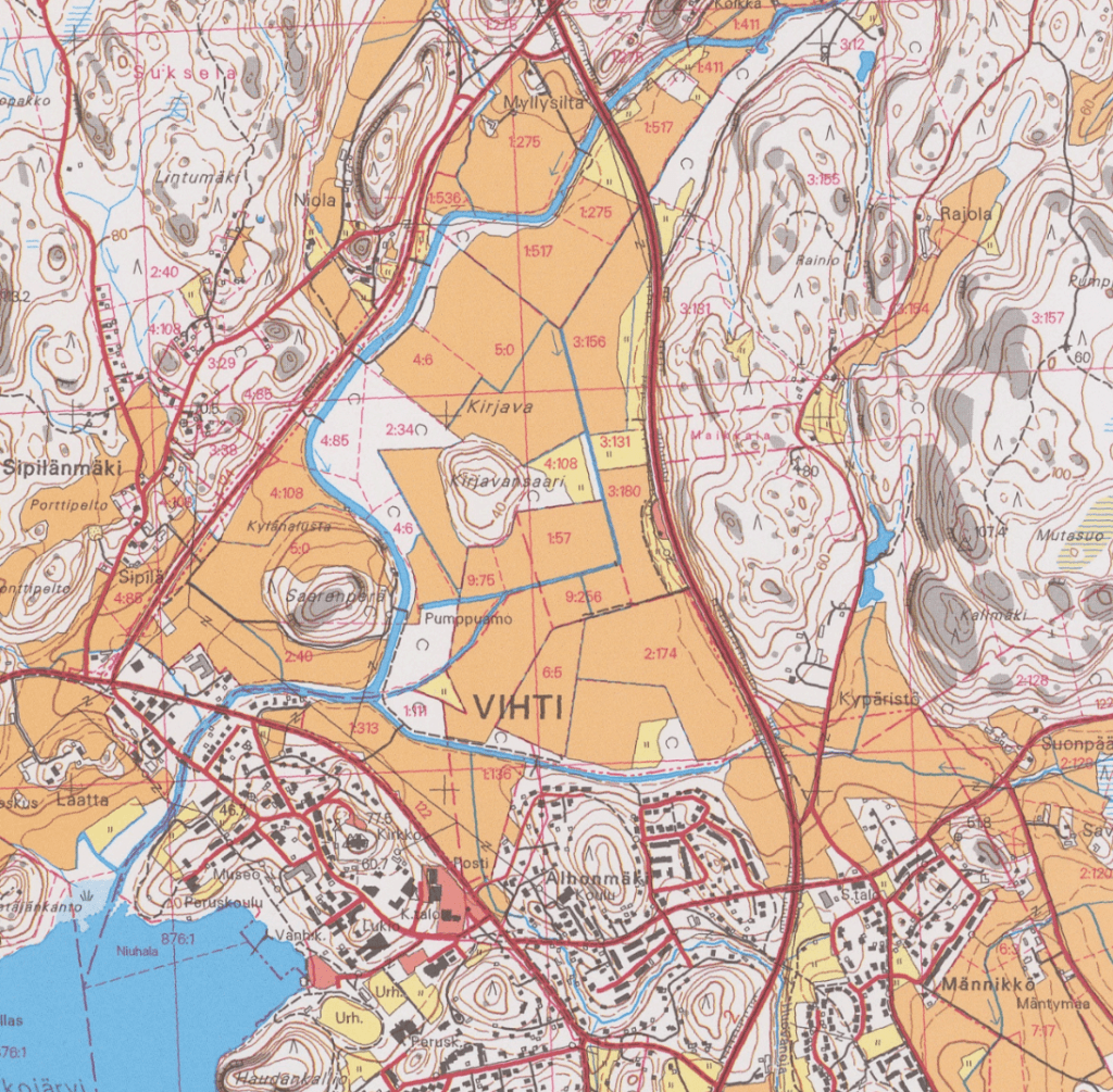 Vuoden 1996 kartassa jarven pohja on ensimmäistä kertaa otettu viljelykäyttöön koko alueella, yli 30 vuotta kuivatuksen aloituksesta.